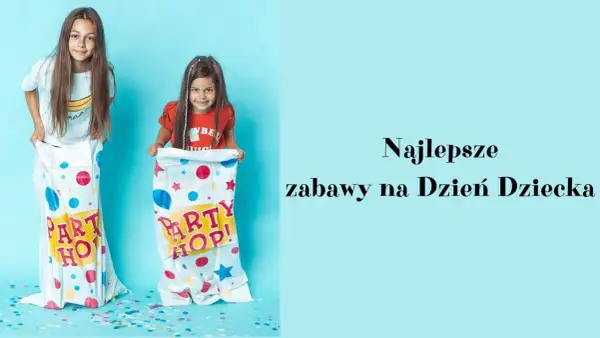 Dwie dziewczynki w workach szykują się do wyścigów. To najlepsze zabawy na Dzień Dziecka w przedszkolu!